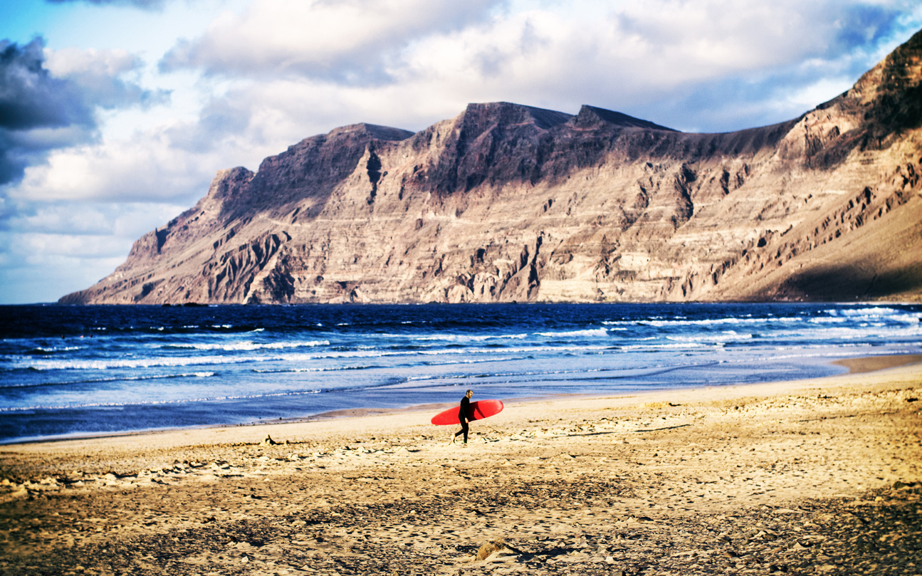 Caleta-Famara-Surf-Lanzarote-Islas-Canarias