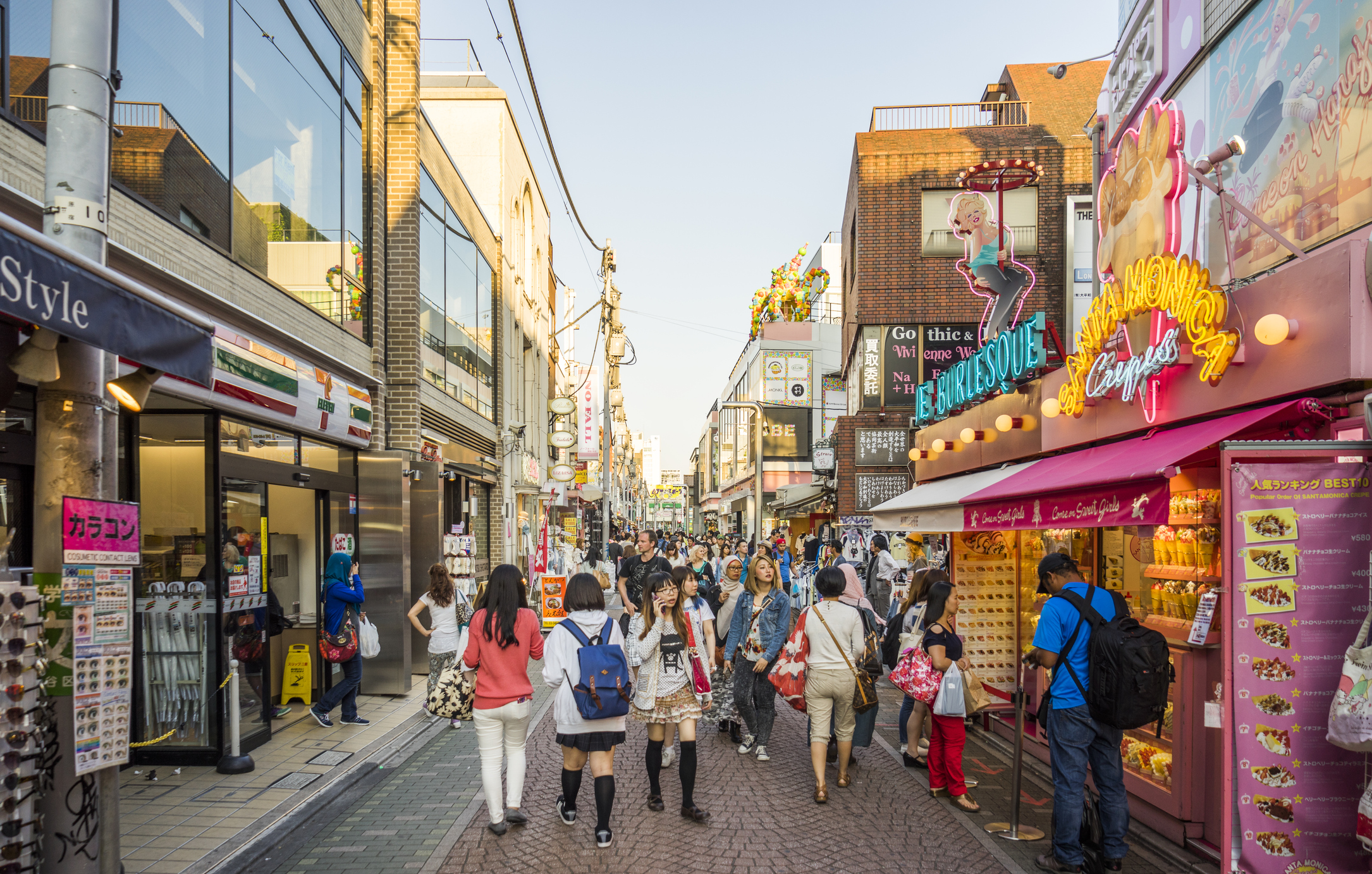 Barrio-de-Harajuku-comercios-barrio-Tokio-Japon-cultura-occidental