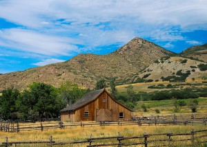 L2F Oct 13 pic photography barn-mountains