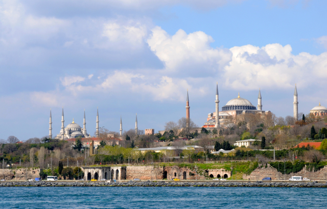 Turkey Istanbul Hagia Sophia Blue Mosque Tolga TEZCAN shutterstock_262982672