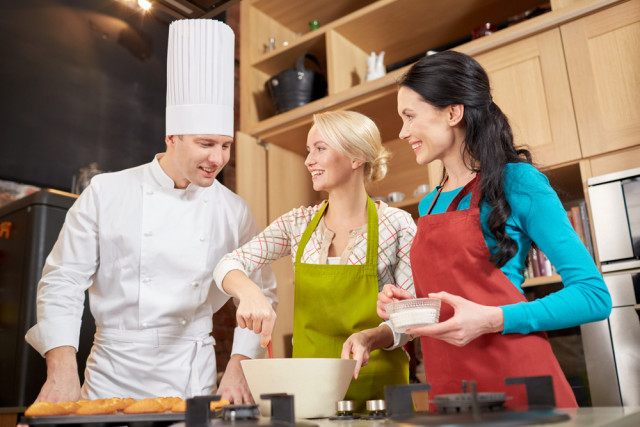 cooking schools classes Syda Productions shutterstock_290502584