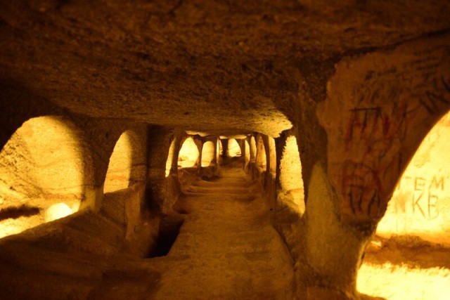 L2F Nov 15 pic Greece Milos catacombs Kurt Winner