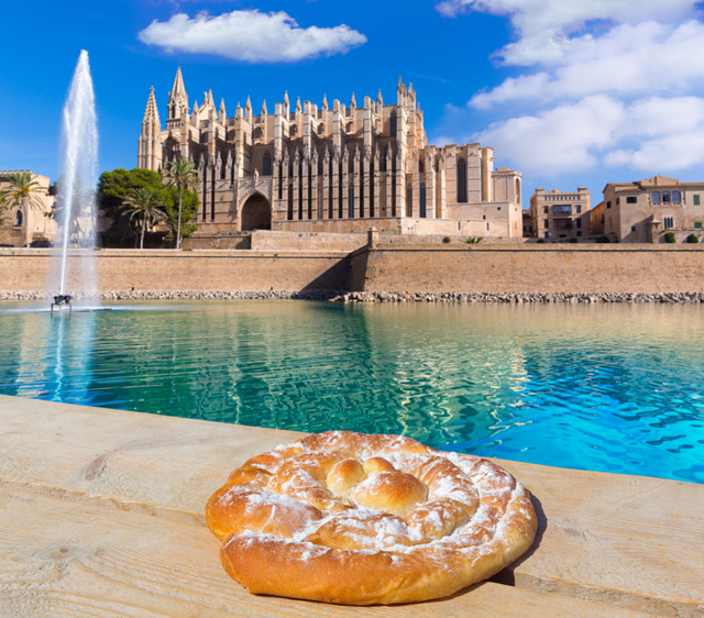 L2F-Dec-15-pic-Spain-Majorca-Palma-de-Mallorca-cathedral-ensaimada-holbox-shutterstock_263981489