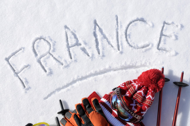 France skiing writing in snow David Franklin shutterstock_248544910