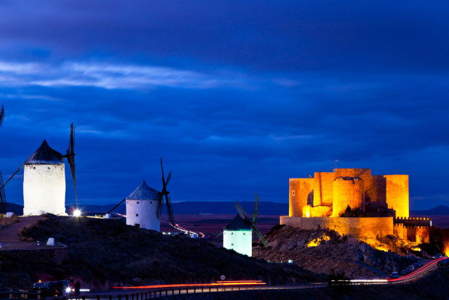 Spain La Mancha Consuegra windmills-castle David Acosta Allely shutterstock_103960073