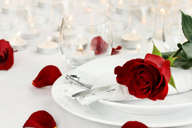 Valentine's Day romantic dinner Stephanie Frey shutterstock_356977412