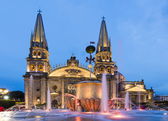 Mexico Guadalajara cathedral posztos shutterstock_360059129