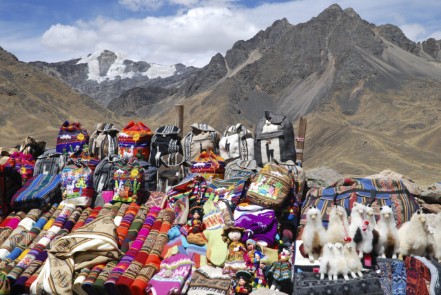 Peru La Raya pass Katie Dickinson shutterstock_74915770