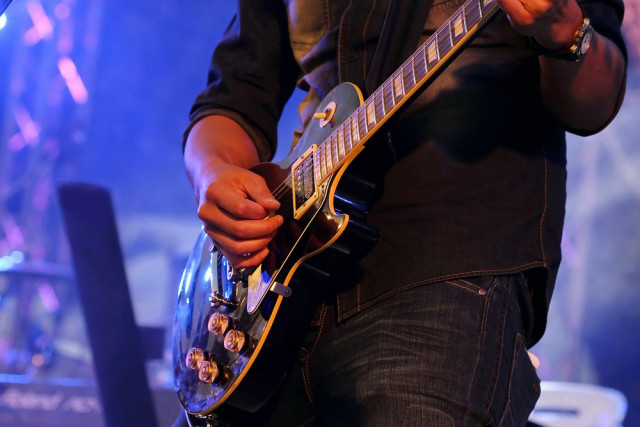 l2f-sep-16-pic-spain-andalusia-granada-indie-rock-electric-guitarist-aodaodaodaod-shutterstock_258415694