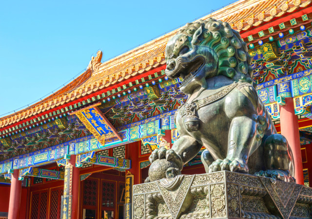 l2f-oct-16-pic-china-beijing-forbidden-city-lion-aphotostory-shutterstock_264116024