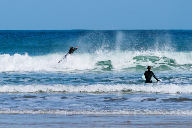 l2f-oct-16-pic-uk-england-cornwall-newquay-surfers-francesco-carucci-shutterstock_29936224