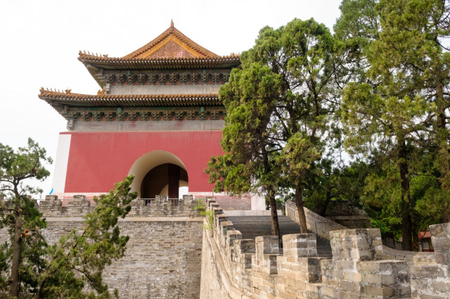 l2f-sep-16-pic-china-beijing-ming-tombs-vitaliy-hrabar-shutterstock_266730020