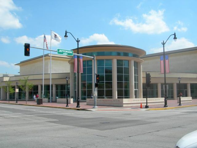 l2f-nov-16-pic-usa-presidential-libraries-lincoln_museum-springfield-illinois-rogerd-wikipedia