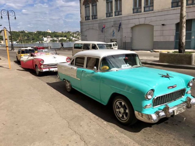 L2F Jan 17 pic Cuba Havana classic cars 2 taxis plaza catedral