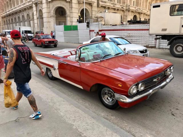 L2F Jan 17 pic Cuba Havana classic cars red-white 60s convertible