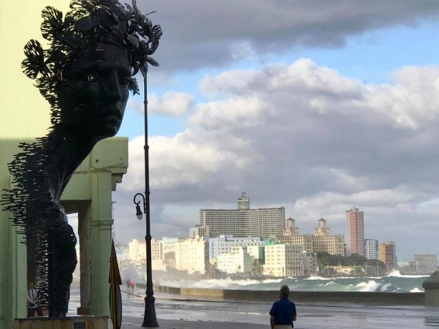 L2F Mar 17 pic Cuba Havana street art dancer malecon