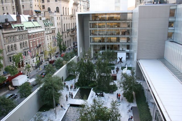 L2F May 17 pic USA NY NYC Museum of Modern Art yard Alsandro Wikipedia