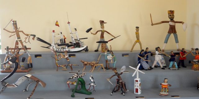 L2F Dec 17 pic Spain Almeria Pedro Gilabert Gallegos colorful small sculptures