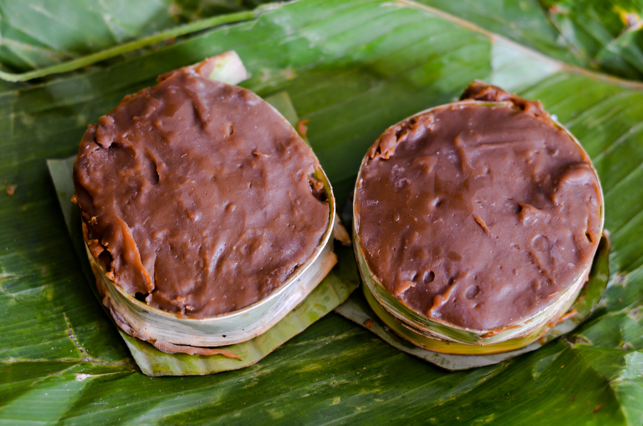 Bienmesabe, a traditional sweet dessert from Panama. Chiriqui Province recipe is the most popular. The round form is made using palm or pineapple leaves and covered with banana or Calathea lutea leaves (bijao).