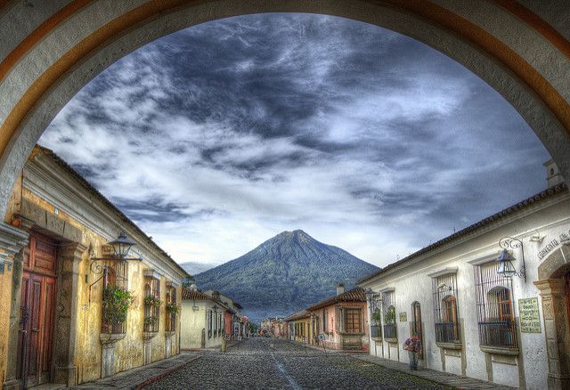 Agua Through The Archway