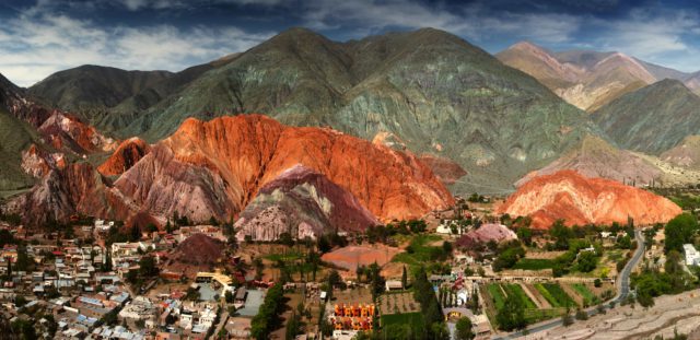 Cerro-Siete-Colores-Purmamarca-Argentina-NOA-D'July-Shutterstock