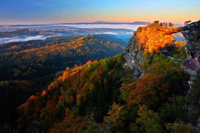 Europa paisajes turismo otoño Suiza bohemia República Checa Ondrej Prosicky Shutterstock