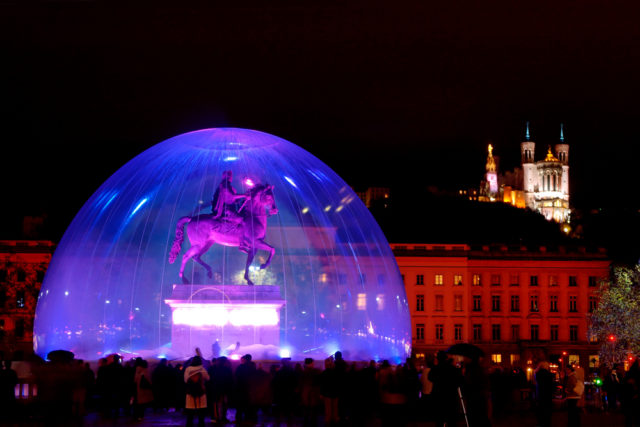 Lyon's December Festival of Lights - Me gusta volar