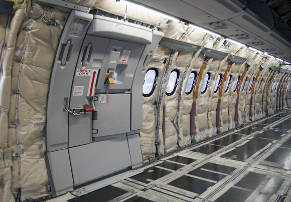 El interior de la cabina de un A-321 en revisión C