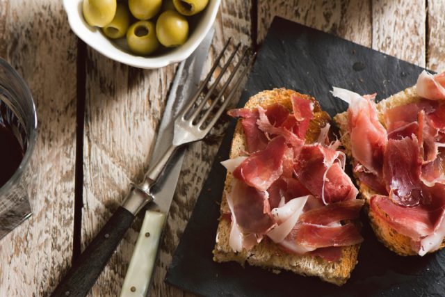 Jamon Iberico Espana Castilla Leon SAQUIZETA Shutterstock