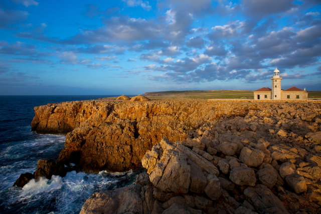 Menorca Punta Nati Faro Islas Baleares España holbox Shutterstock