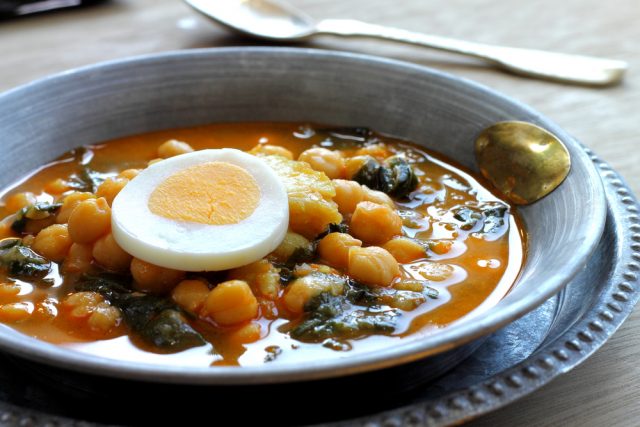 Potaje vigilia Gastronomia Semana Santa Espana Mariontxa Shutterstock