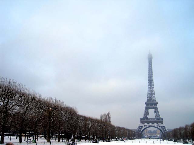 Torre Eiffel by Ahoratocaviajar