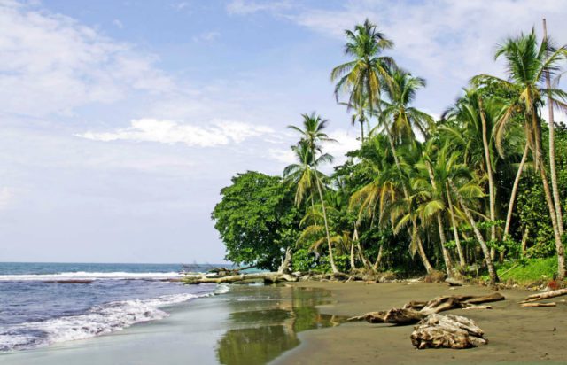 playa-cahuita-costa-rica